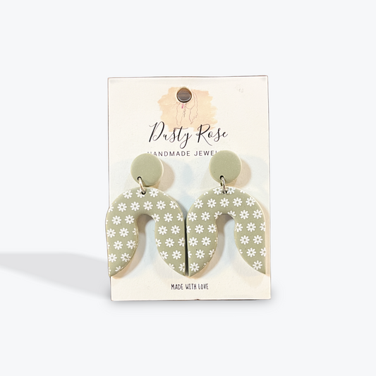 Elegant handcrafted earrings with gold finish