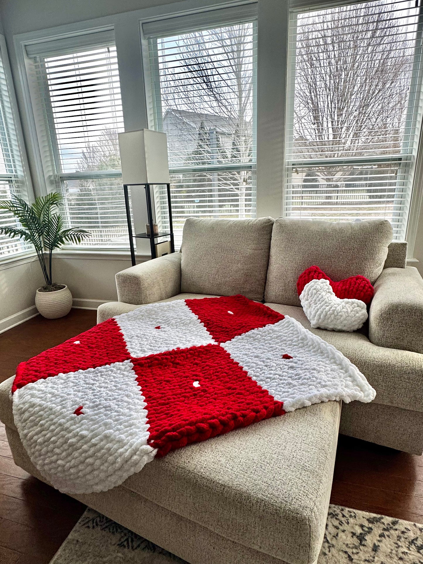 Thick chunky knit blanket for home décor and everyday comfort