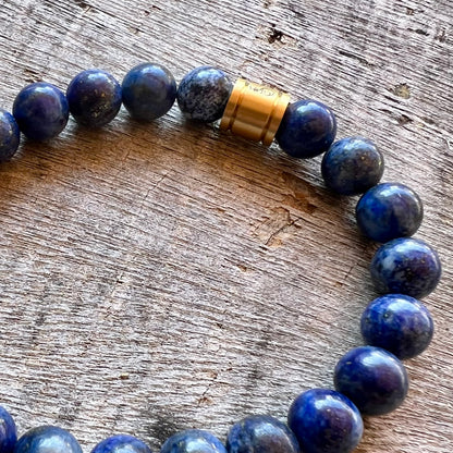 Handmade stretch gemstone bracelet with natural detail
